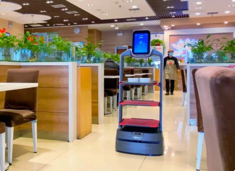 LuckiBot | AI Delivery Robot
